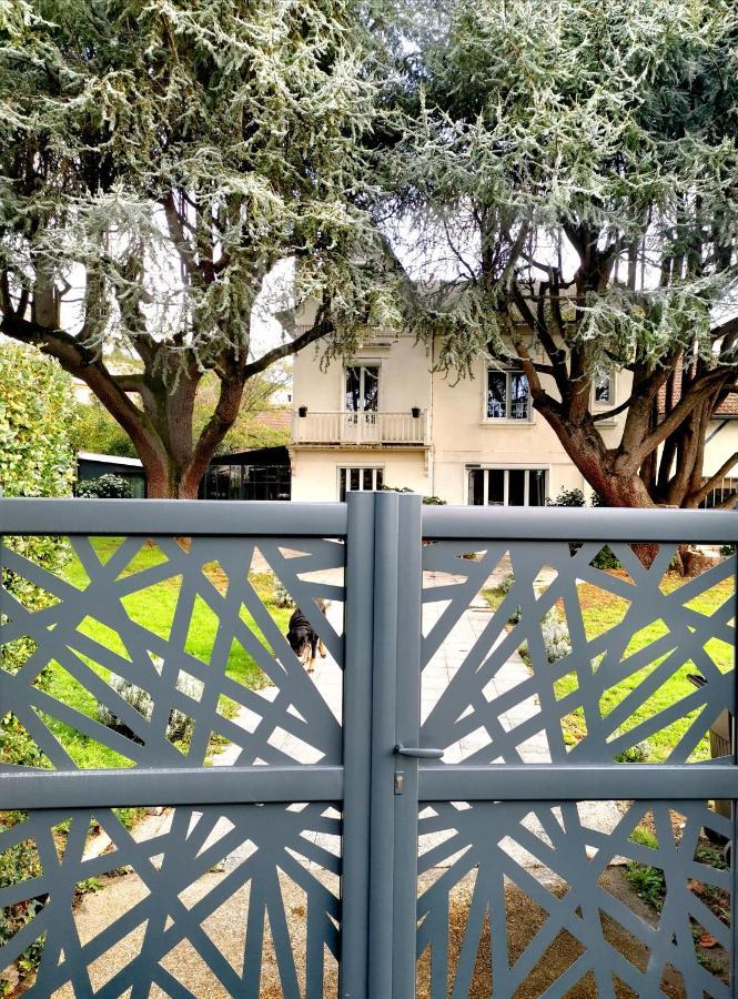 Chambres D'Hotes La Maison Blanche Saint-Junien Exteriör bild